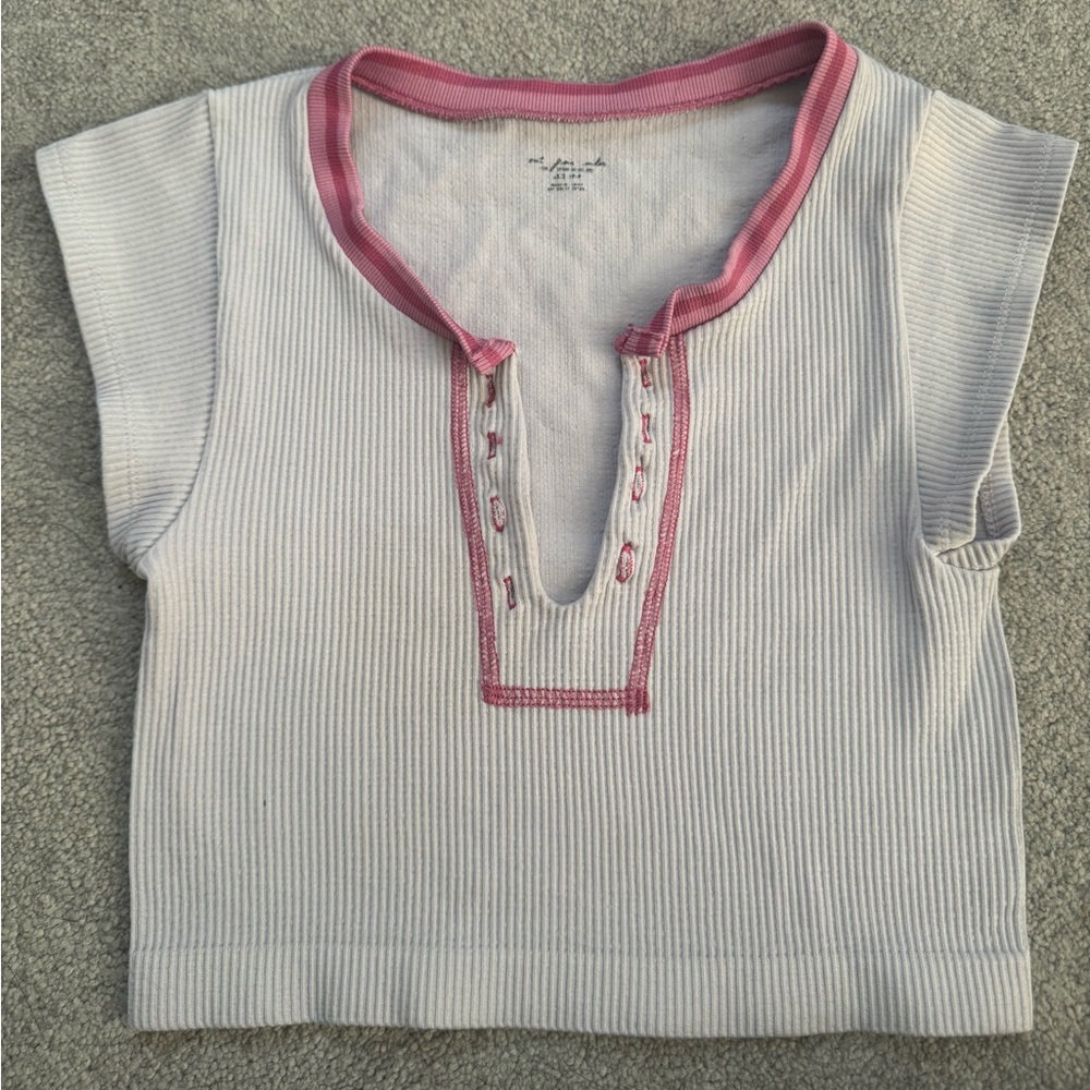 FREE PEOPLE cropped pink shirt size small.